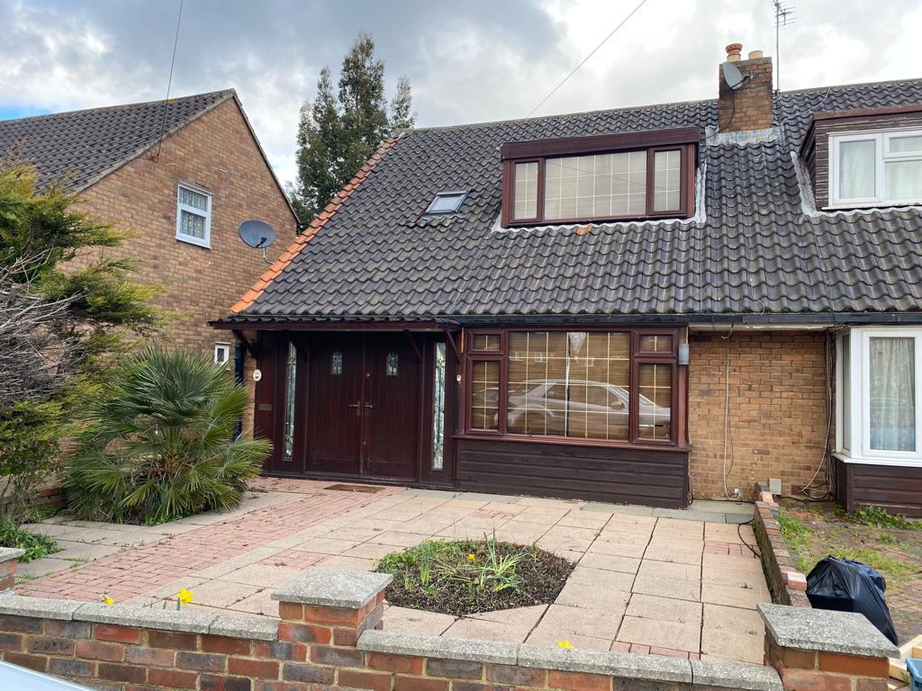 Ravensbourne Gardens, Ilford IG5 4 bed semidetached house for sale £