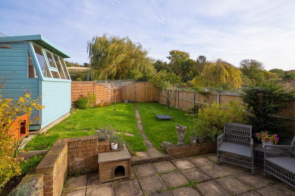 Cheriton Court Road, Folkestone, CT20 2 bed semidetached bungalow £