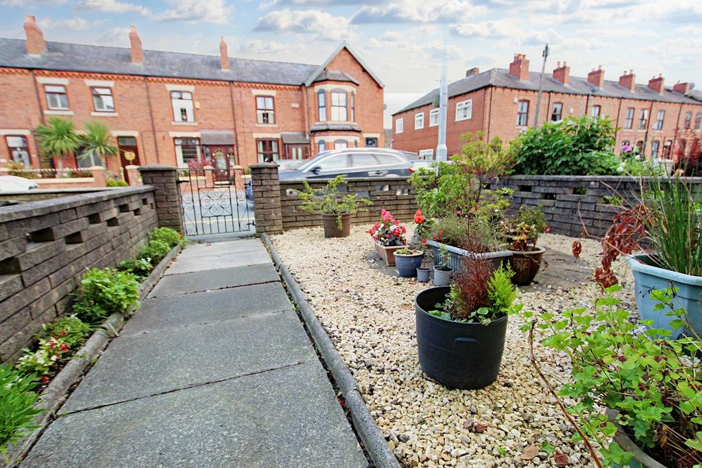 Warrington Road, Abram, Wigan, WN2 2 bed townhouse for sale £130,000