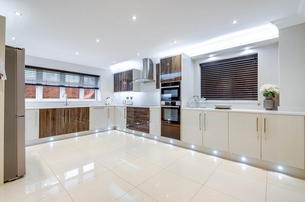 Rake Hill, Burntwood, WS7 5 bed detached house £895,000