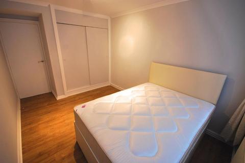 2 bedroom flat to rent, INGLIS ROAD, LONDON, W5 3RJ