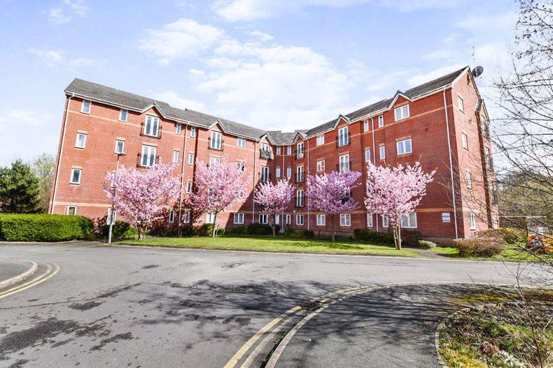 Waterside Gardens, Astley Bridge, Bolton 3 bed apartment £750 pcm (£