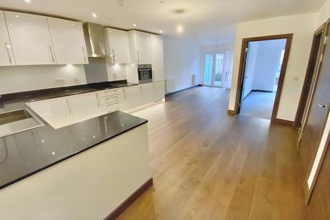 2 bedroom flat to rent, Rosalind Drive, Maidstone ME14