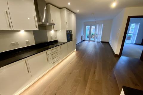 2 bedroom flat to rent, Rosalind Drive, Maidstone ME14