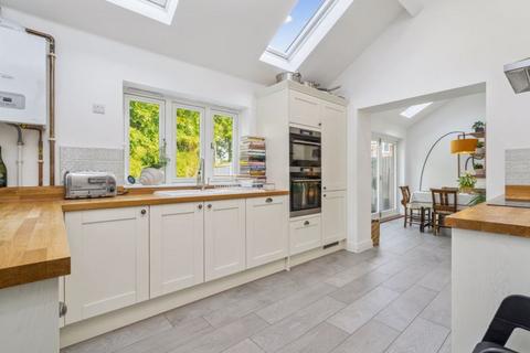 1b Bovingdon Green, Bovingdon, Hemel Hempstead, HP3 0LD