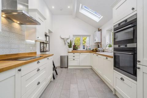 1b Bovingdon Green, Bovingdon, Hemel Hempstead, HP3 0LD
