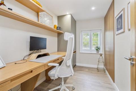 1b Bovingdon Green, Bovingdon, Hemel Hempstead, HP3 0LD