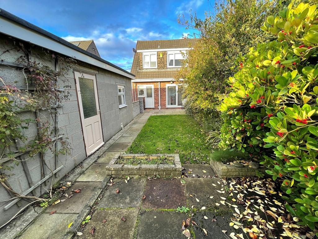 Fountains Way, Formby, Liverpool, L37 3 bed semidetached house £230,000