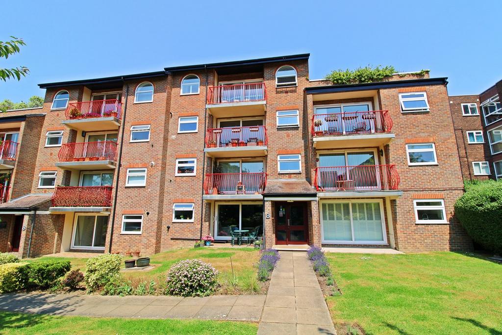 Court Downs Road, Beckenham, BR3 3 bed flat for sale £600,000