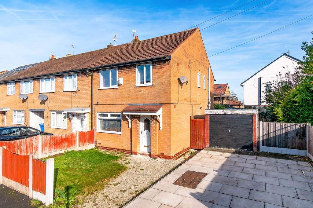 Lynton Avenue, Flixton, Manchester, M41 3 bed end of terrace house £254,000