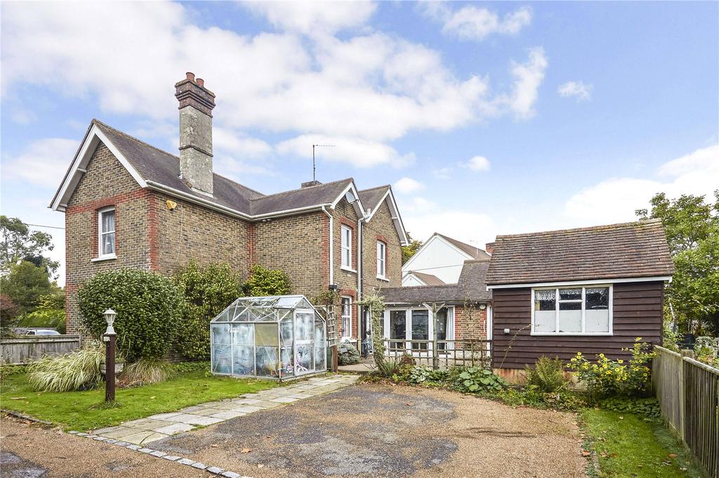 Driveway & Courtyard