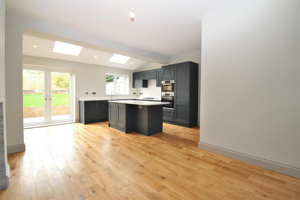 Open Plan Breakfasting Kitchen and Dining Room