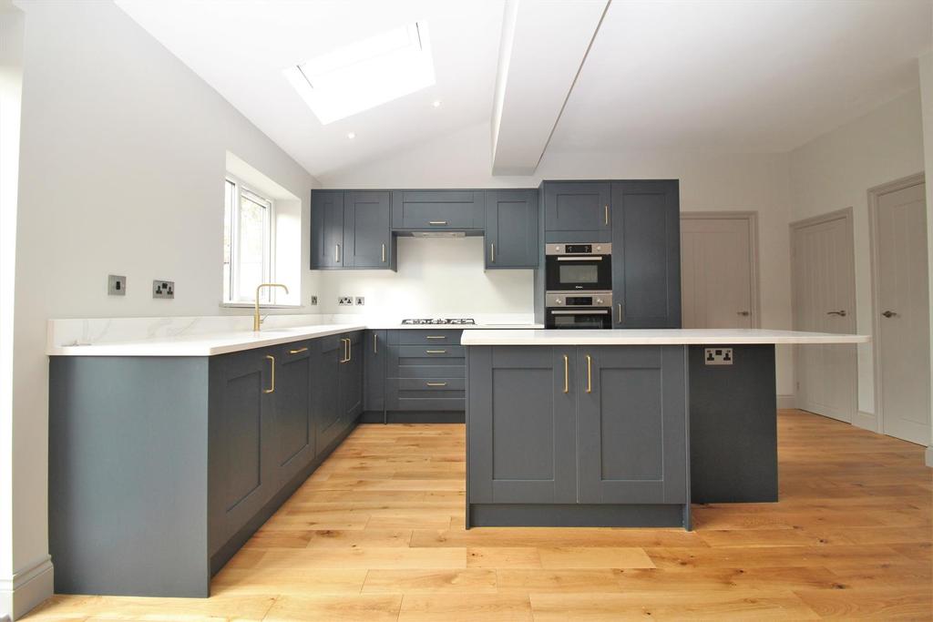 Open Plan Breakfasting Kitchen and Dining Room
