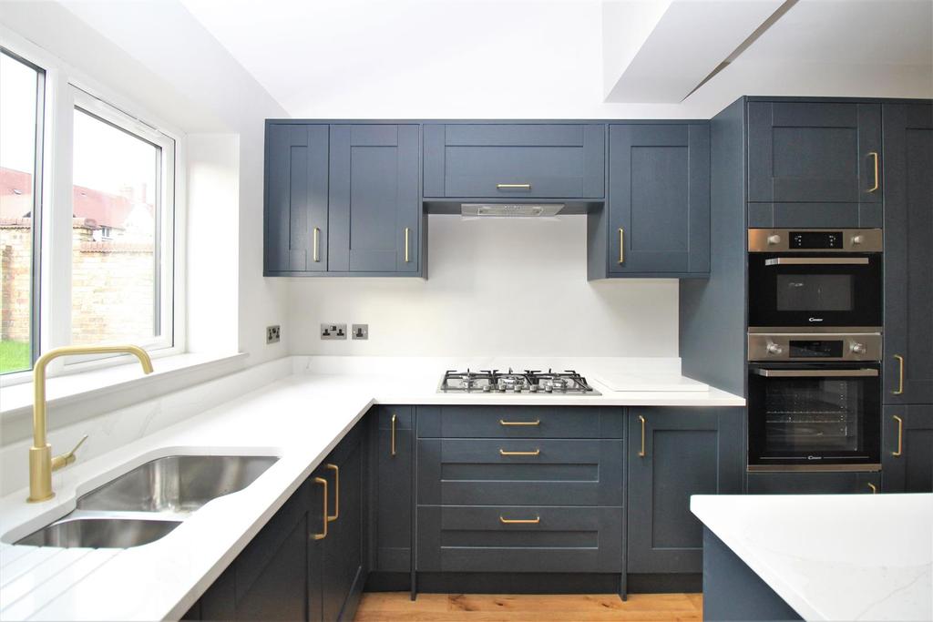 Open Plan Breakfasting Kitchen and Dining Room
