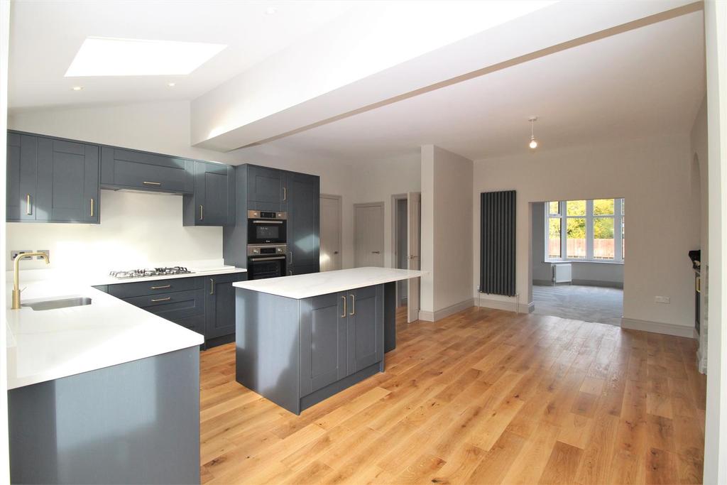 Open Plan Breakfasting Kitchen and Dining Room