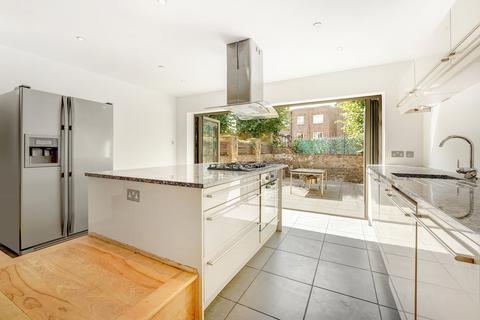 3 bedroom terraced house to rent, Tonsley Road, London, SW18