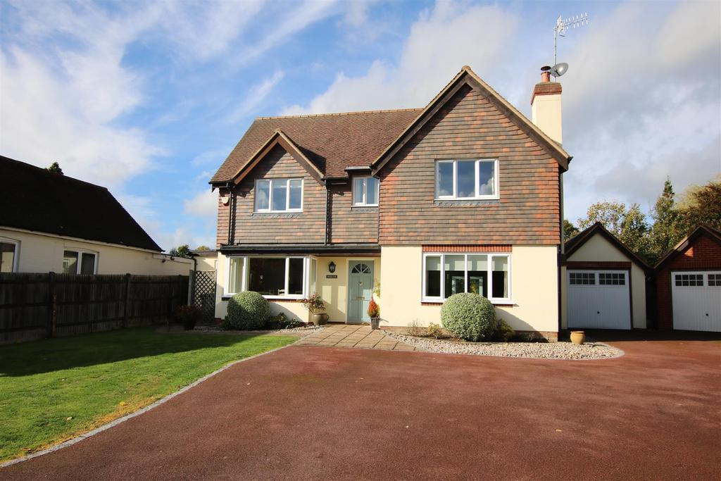 The Street, Capel, Dorking 4 bed house £2,900 pcm (£669 pw)