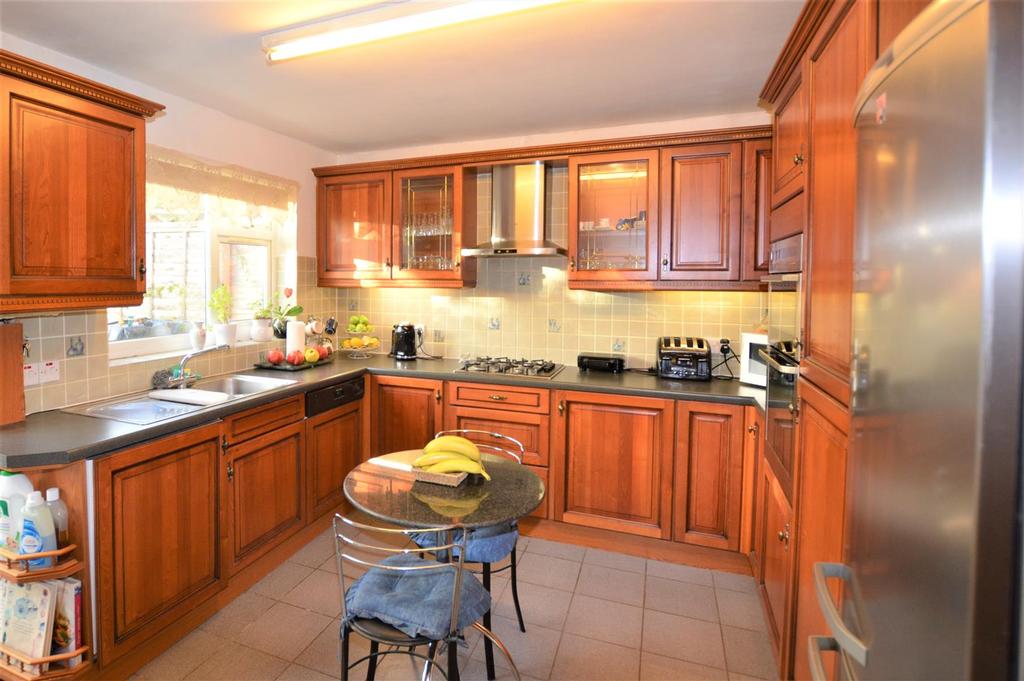 Barton Way, Croxley Green, Rickmansworth 4 bed semidetached house for