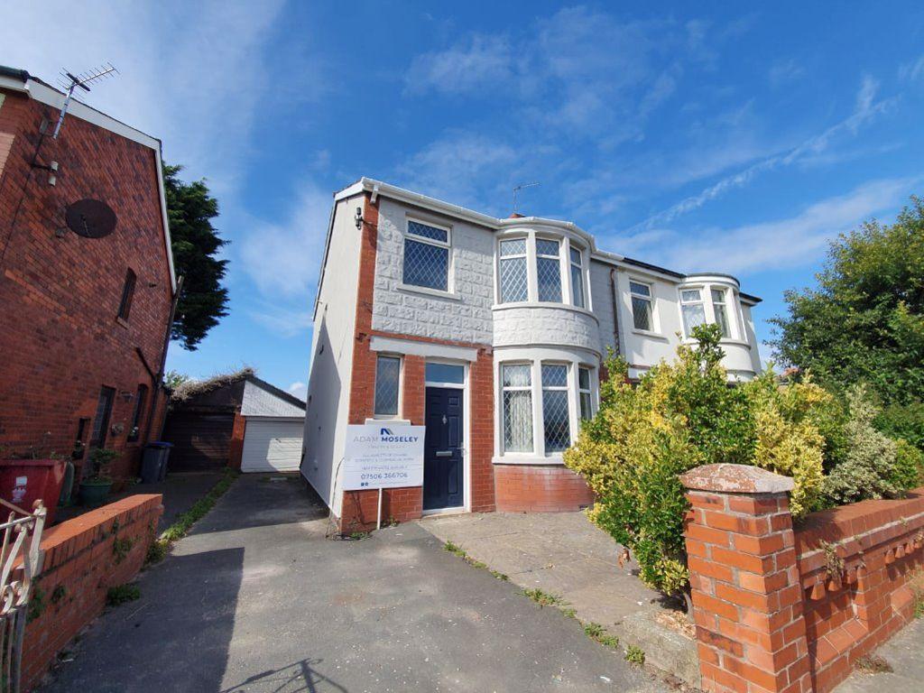Arnold Avenue, Blackpool, Lancashire 3 bed semidetached house £795 pcm (£183 pw)