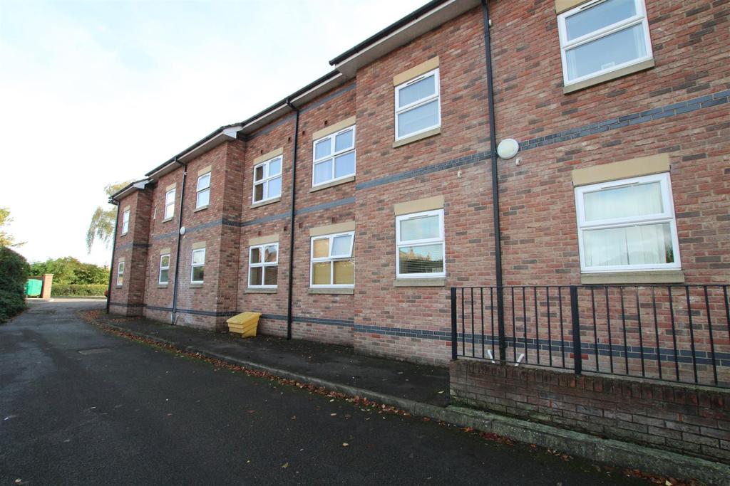Thorn Road, Hedon, Hull 2 bed house £550 pcm (£127 pw)