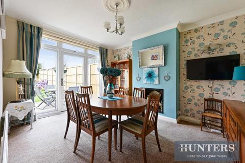 3 bedroom semi-detached house for sale - Raleigh Drive, Surbiton, KT5 9PP