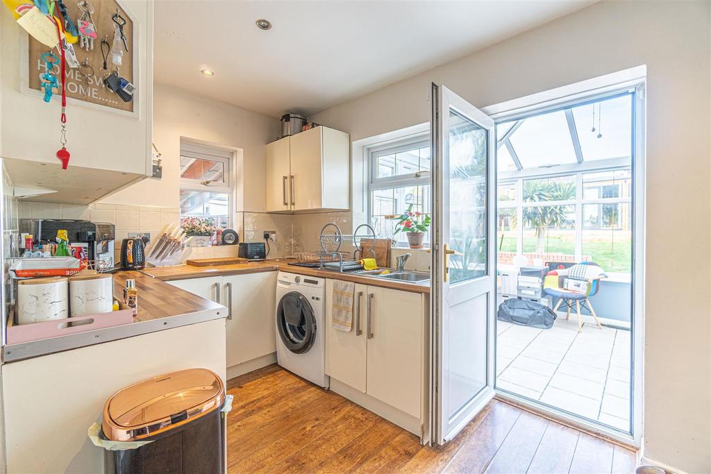 Tiled House Lane, Brierley Hill, DY5 4LW 3 bed semidetached house £