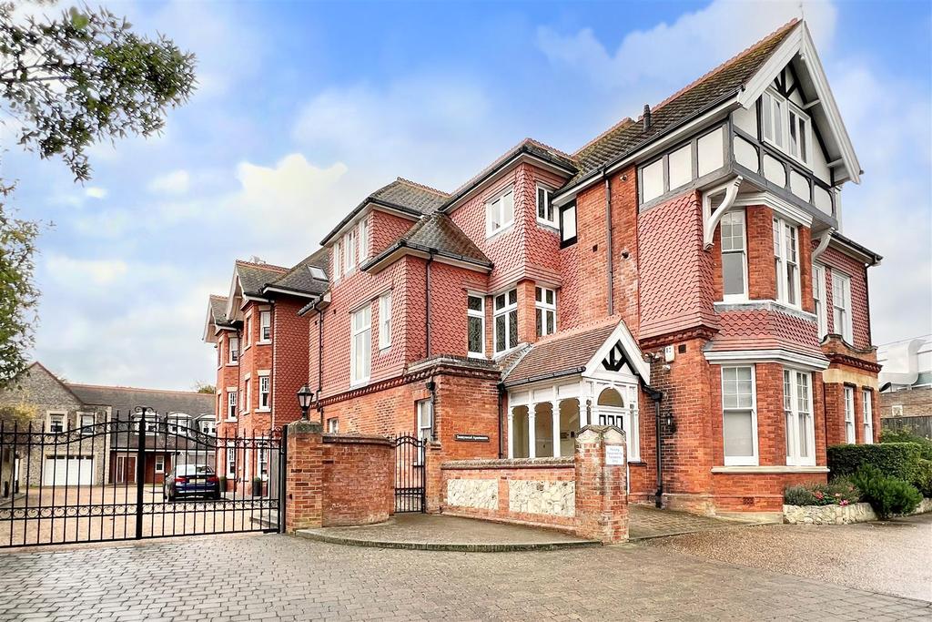 Gaudick Place, Eastbourne 2 bed flat for sale £299,950