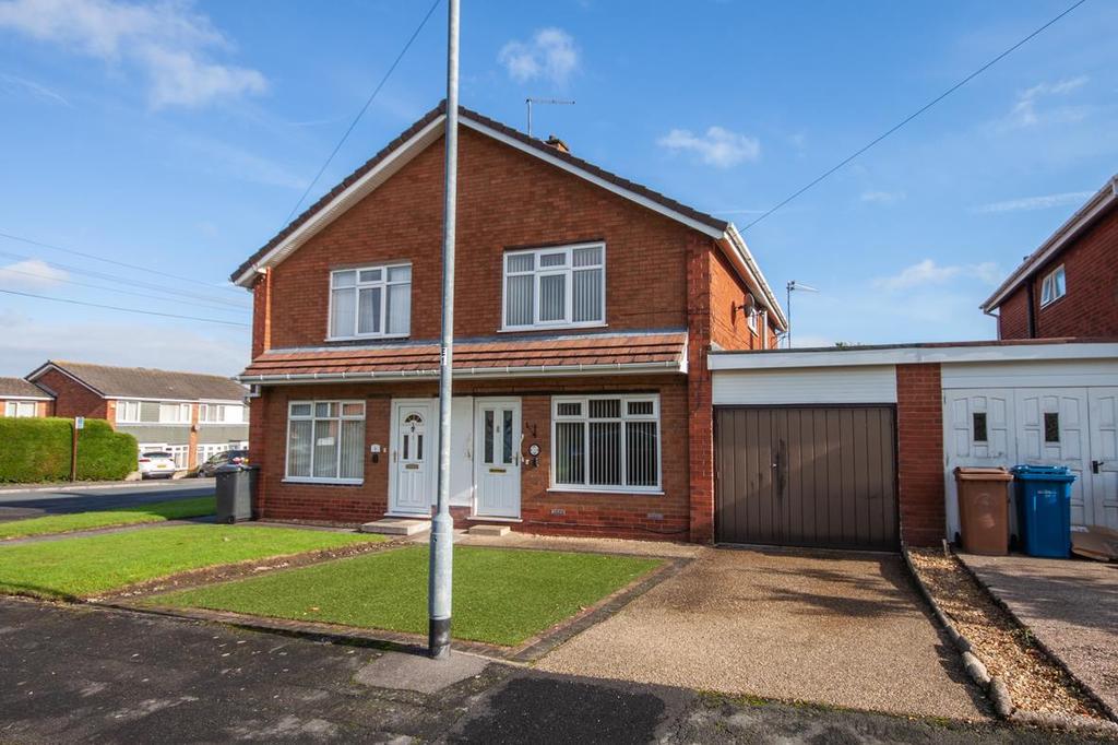 Acorn Close, Burntwood 2 bed semidetached house for sale £200,000