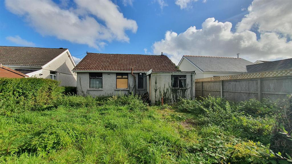 Frampton Road, Gorseinon, Swansea 3 bed detached bungalow £60,000