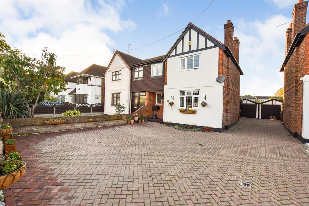 Nevendon Road, Wickford 3 bed semidetached house for sale £425,000