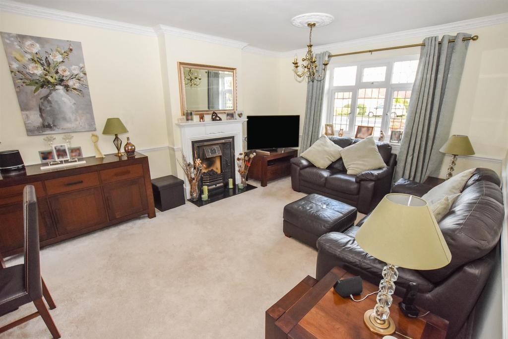 Nevendon Road, Wickford 3 bed semidetached house for sale £425,000