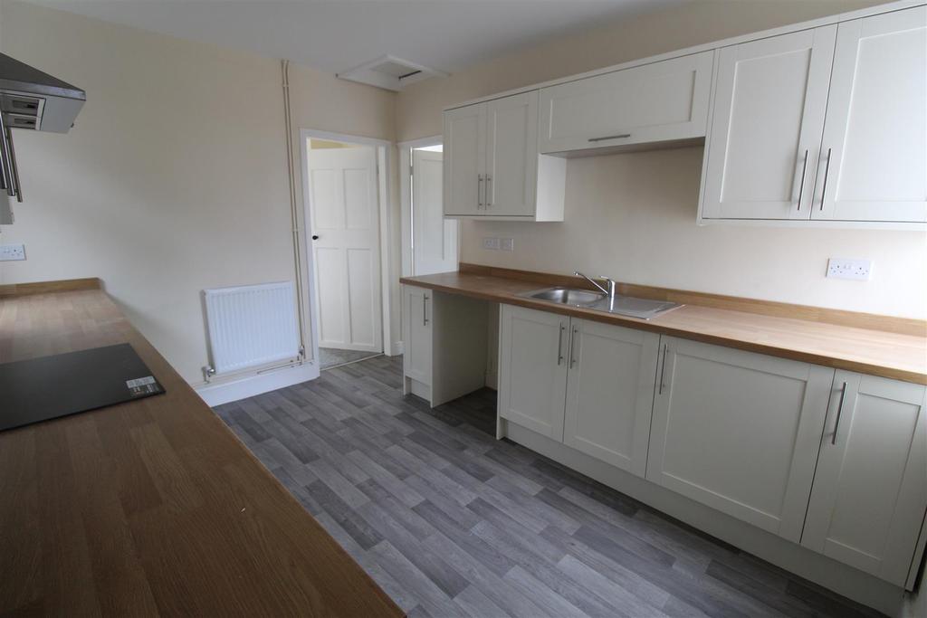 Hawton Lane, New Balderton, Newark 2 bed bungalow £775 pcm (£179 pw)
