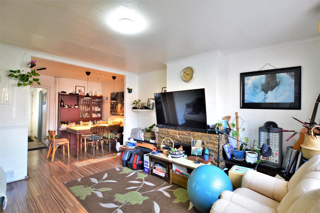 Norfolk Avenue, Slough, Berkshire 3 bed semidetached house £400,000