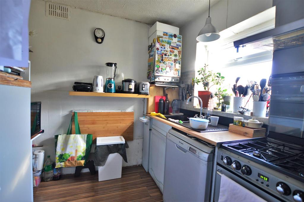 Norfolk Avenue, Slough, Berkshire 3 bed semidetached house £400,000