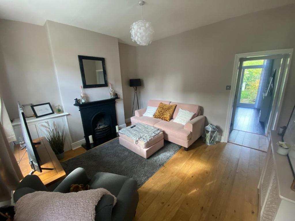 St. Andrews Avenue, Timperley... 2 bed terraced house £1,295 pcm (£