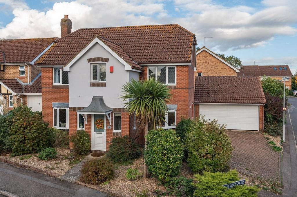 Knights Orchard, Gadebridge, Hemel... 4 bed detached house £700,000