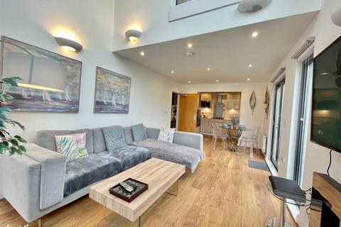 4 bedroom apartment for sale - St Stephens Court, Marina, Swansea