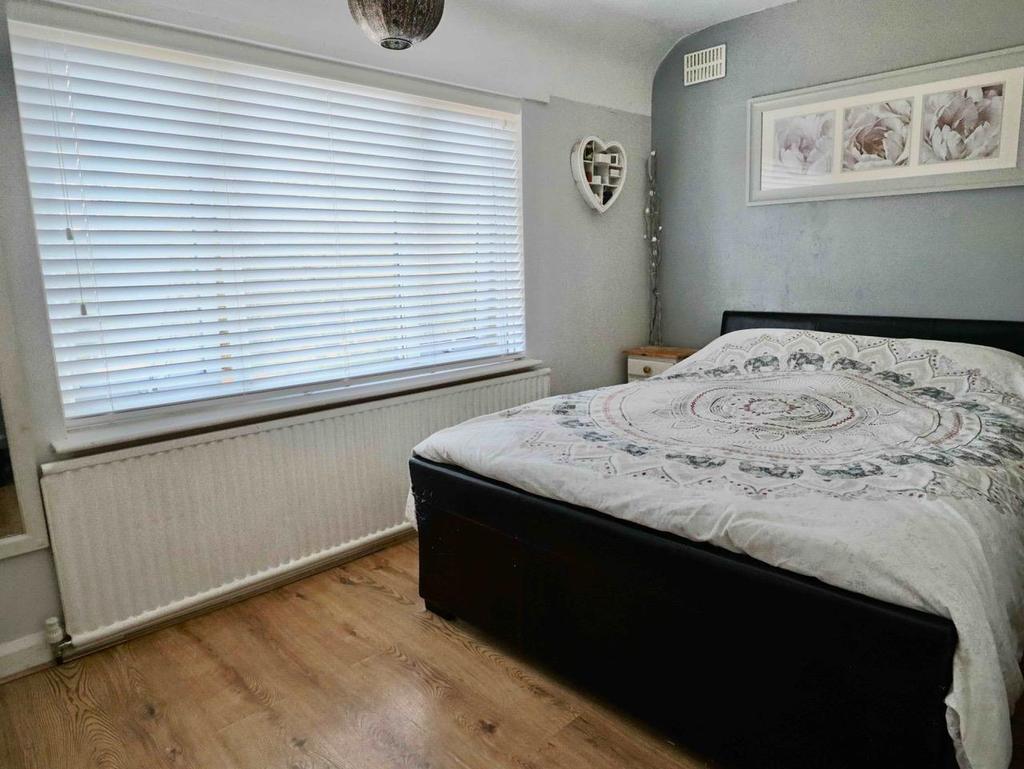 Bed1.jpg