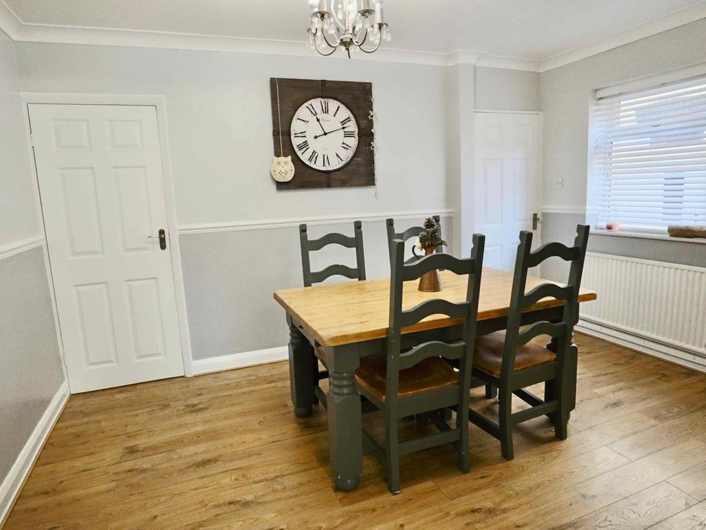 Dining room (rear)