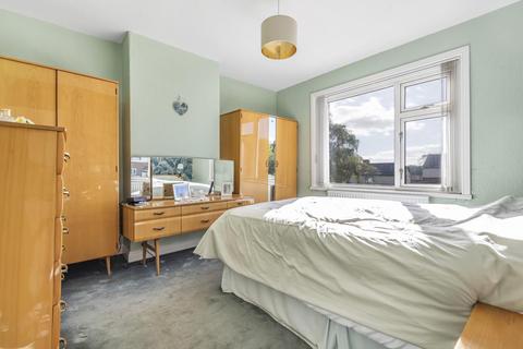 108 Broadgate Lane, Horsforth, Leeds, LS18 4BS