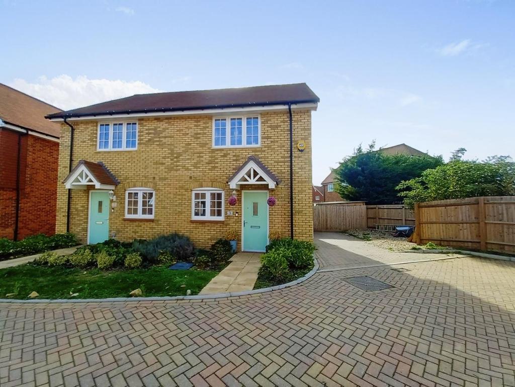 Dewberry Close, Faversham 2 bed semidetached house £360,000