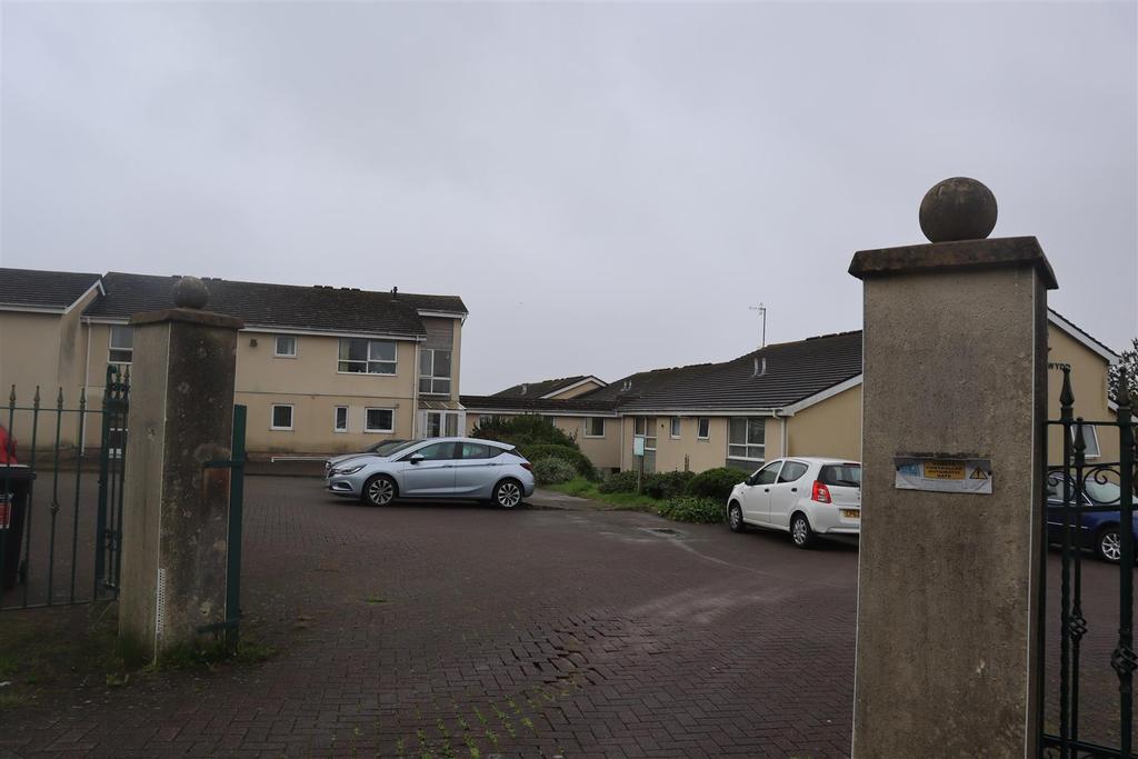 Llys Newydd, Llwynhendy, Llanelli 1 bed apartment for sale £49,995