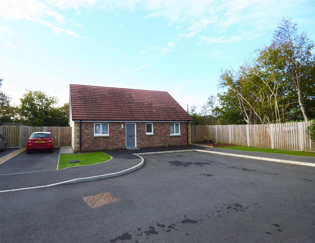 Coed Y Dderwen, Cwmgwili, Llanelli 3 bed detached bungalow for sale £