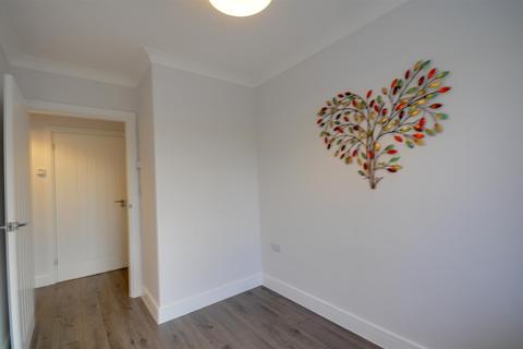 13 Coed Y Dderwen, Cwmgwili, Llanelli, SA14 6DZ