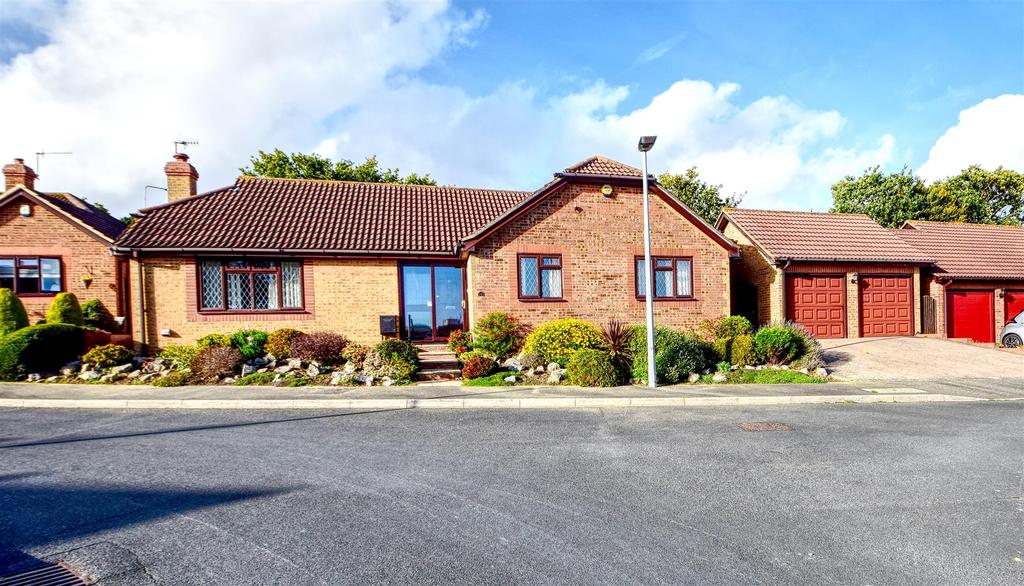 Fairfield Chase, BexhillOnSea 3 bed detached bungalow £485,000