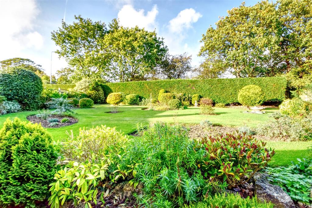 Fairfield Chase, BexhillOnSea 3 bed detached bungalow £485,000