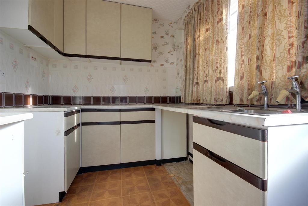 Ellerker Rise, Willerby 2 bed semidetached bungalow £169,950
