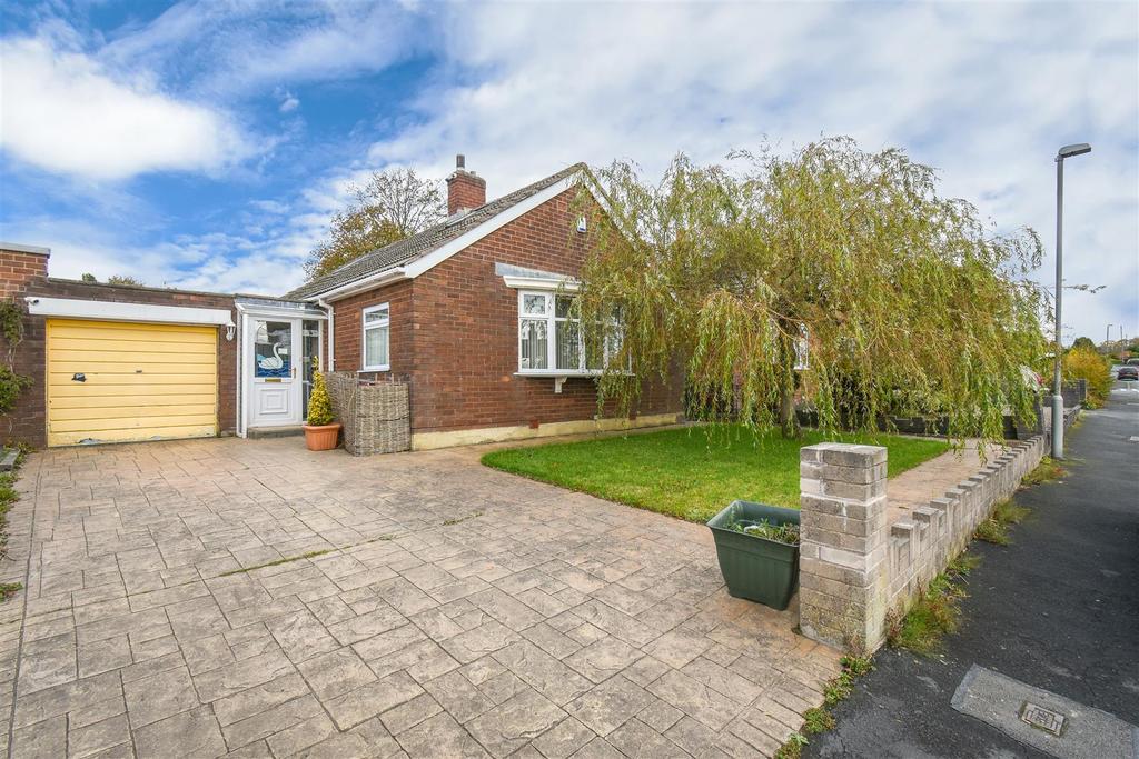 Glendale Drive, Mellor, Blackburn 2 bed semidetached bungalow £240,000