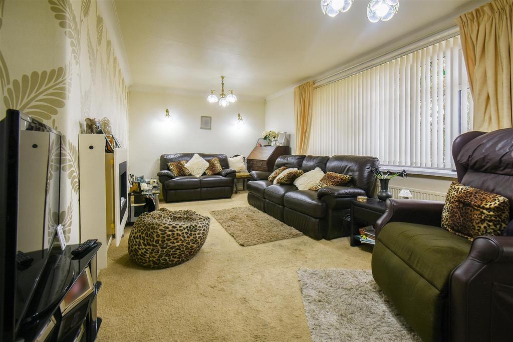 Glendale Drive, Mellor, Blackburn 2 bed semidetached bungalow £240,000