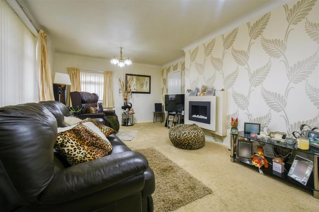 Glendale Drive, Mellor, Blackburn 2 bed semidetached bungalow £240,000
